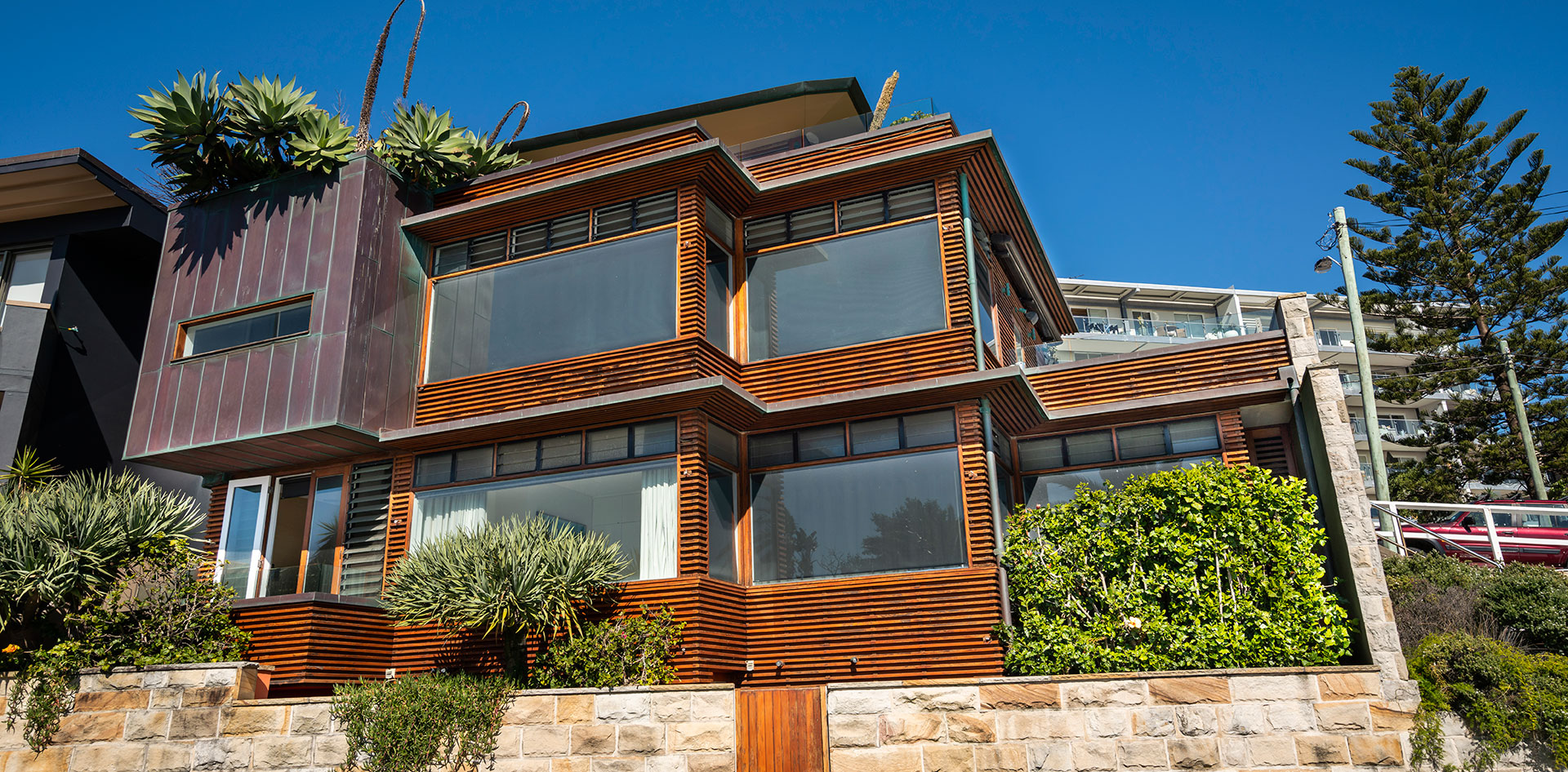 Bronte-Facade